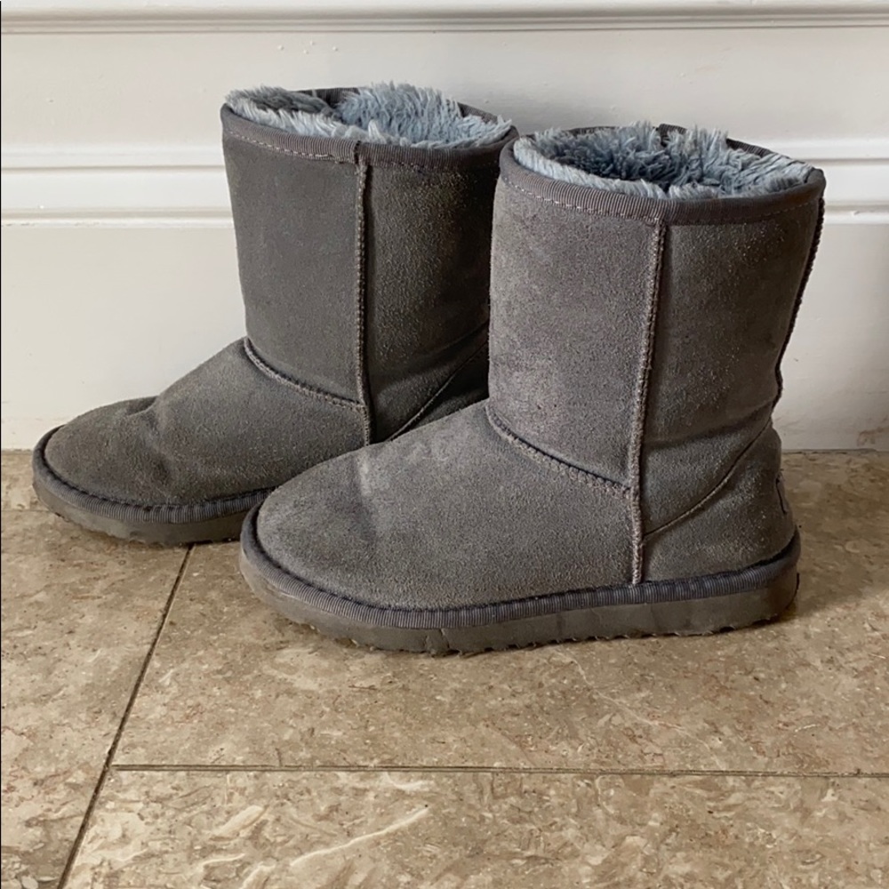 GREY UGG BOOTS